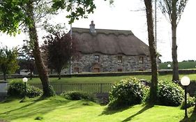 An Maide Ban, Cootehill